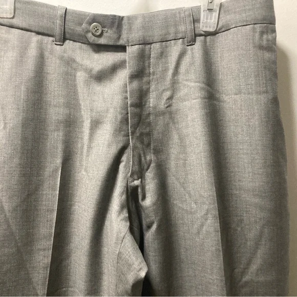 Elegant Men's Blazer in Light Gray with Black Trim - Picture 5 of 6